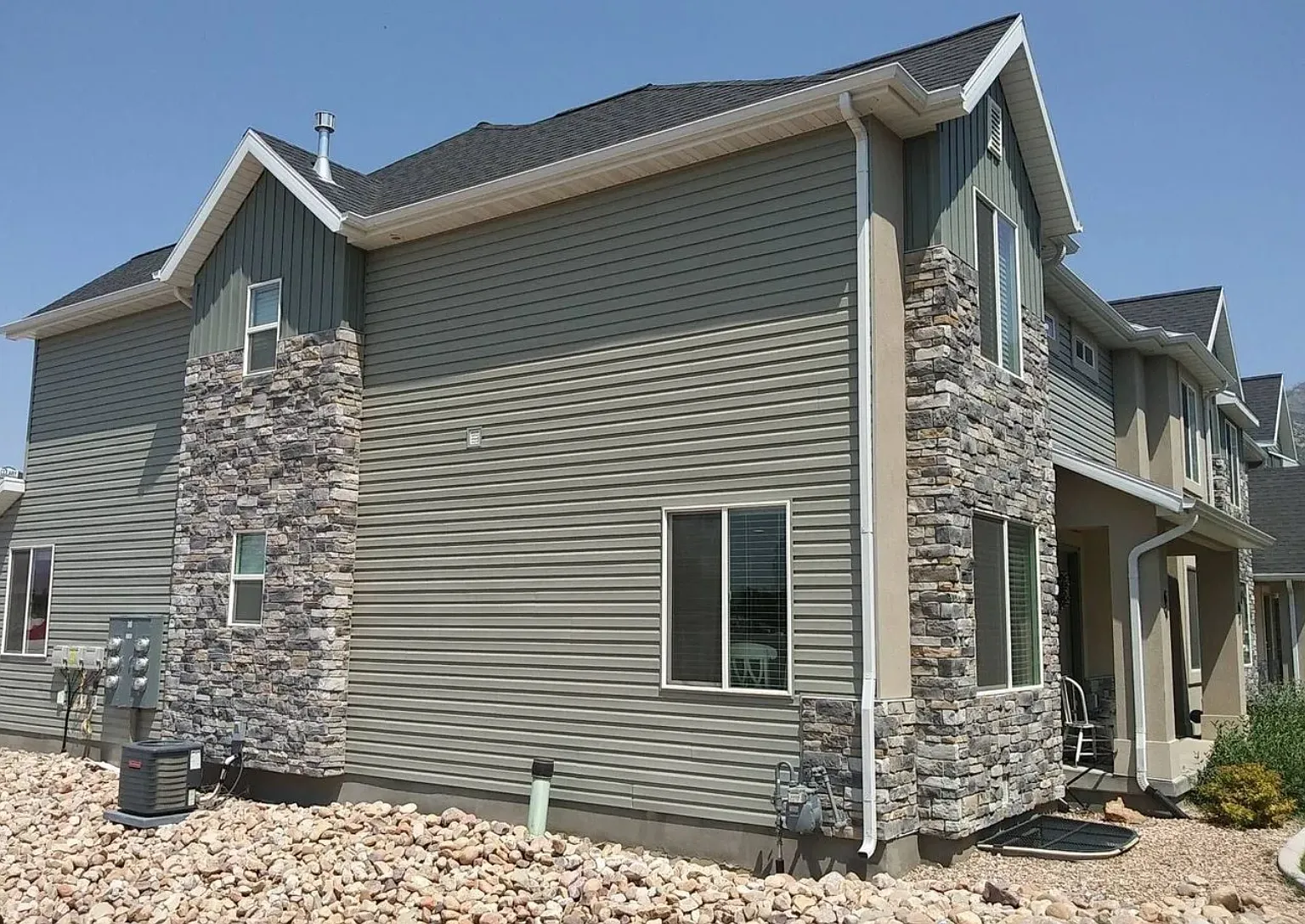 3 bed, 2.5 bath, 1923 sqft, $1,700 — Photo 2