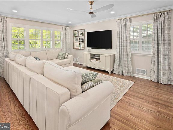 3rd image of 3115 Little Creek Ln