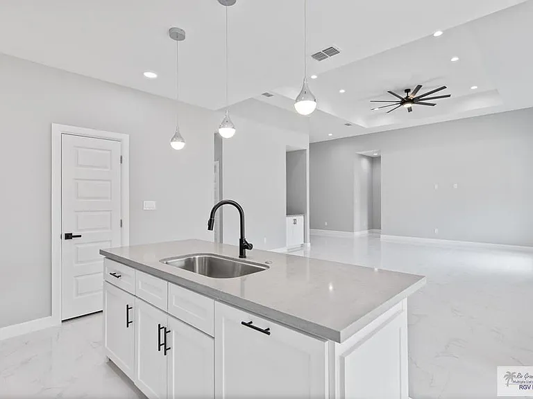 7411 Converse Lk — Photo 9