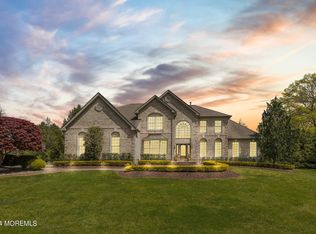 4 Bobbie Ct, Manalapan, NJ 07726