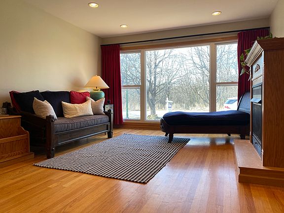 3rd image of 4851 W Bryn Mawr Ave