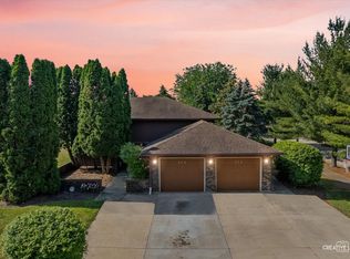 272 Maple St, Sugar Grove, IL 60554