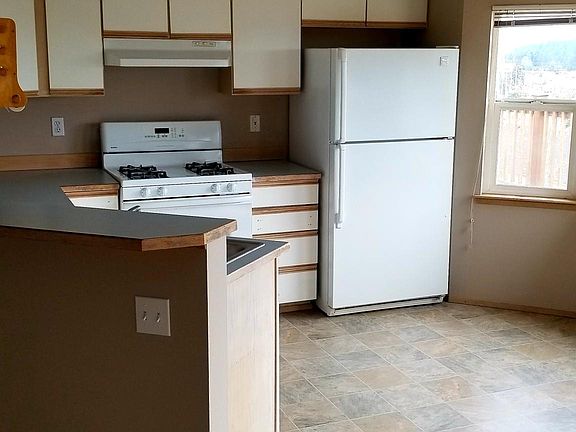 5th image of 1218 Lansing Ave