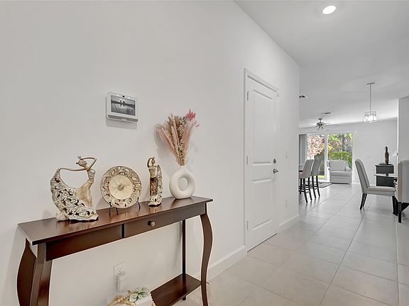 4th image of 4519 Hollister Avenue #4519