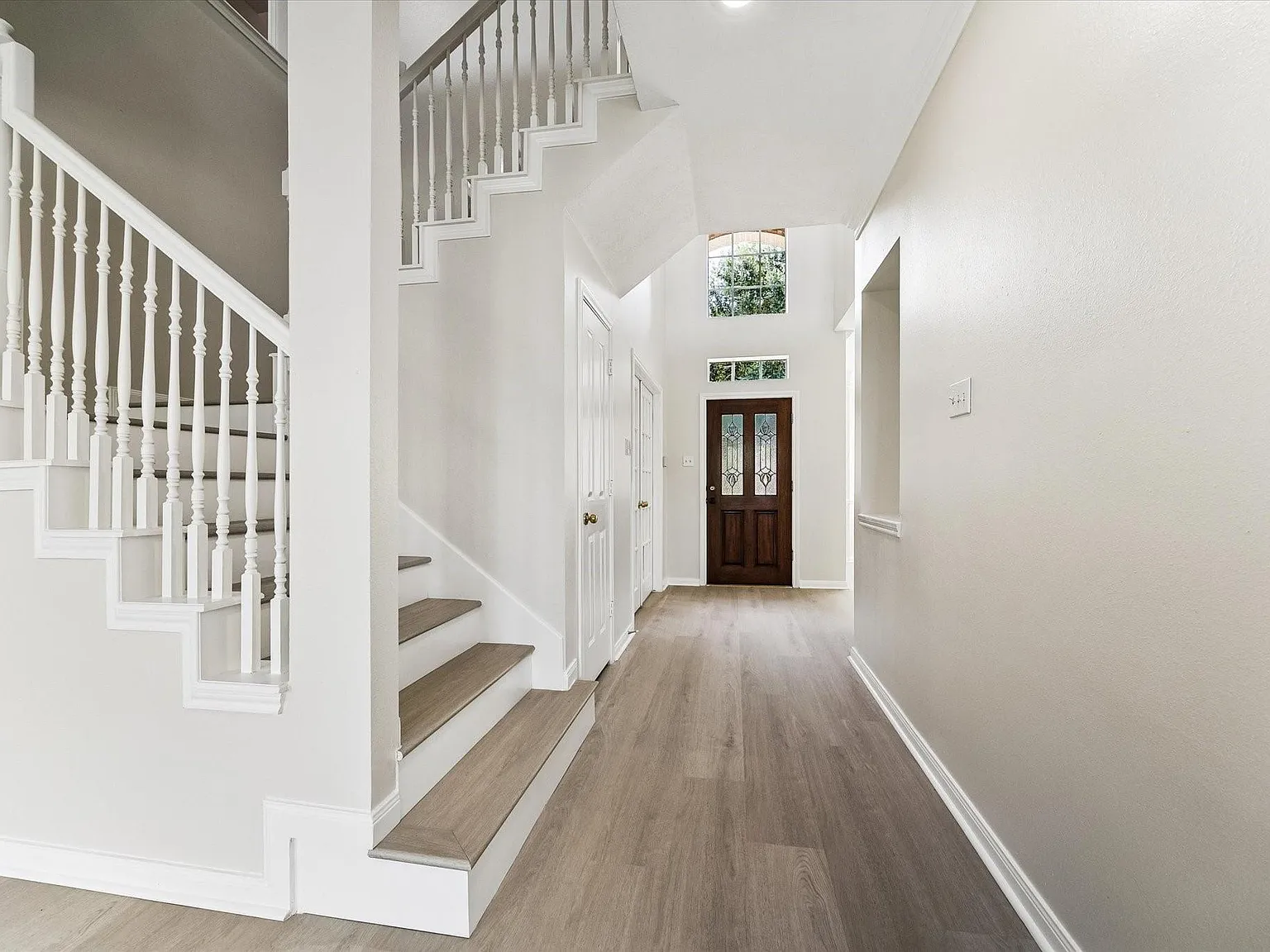 5 bed, 3.5 bath, 3504 sqft, $3,200 — Photo 3
