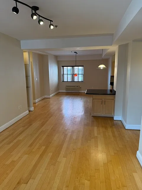 2 bed, 789 sqft, $2,600 — Photo 3