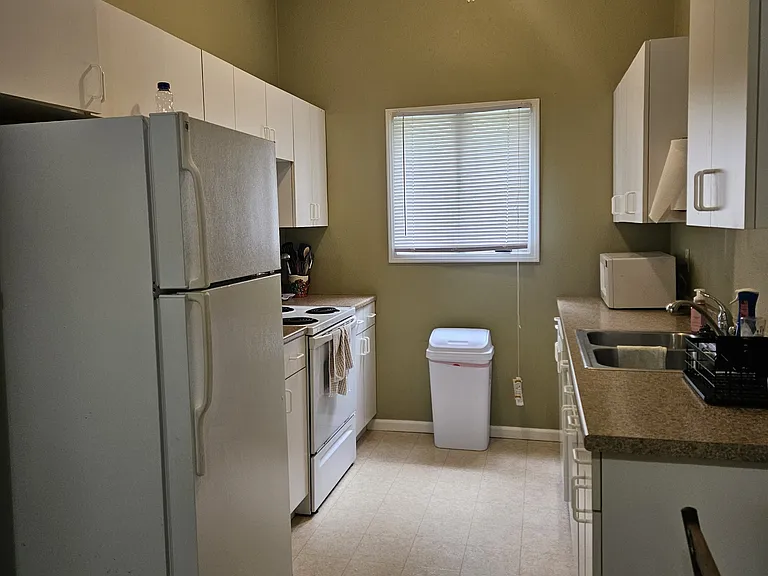 618 Thurston St #B — Photo 4