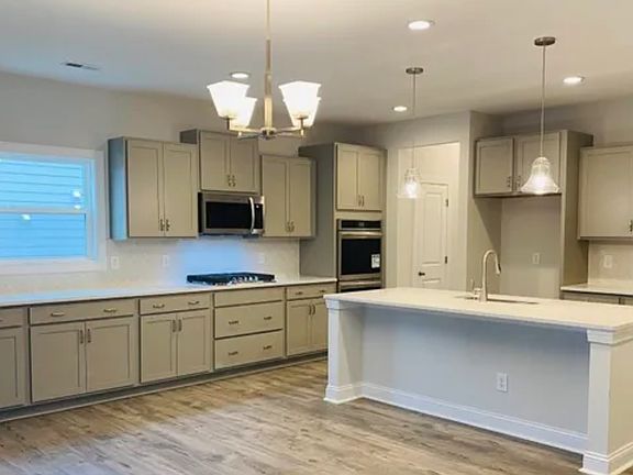 3rd image of 709 Bracklyn Ave
