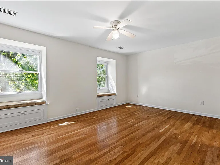 38 Robert Rd — Photo 12