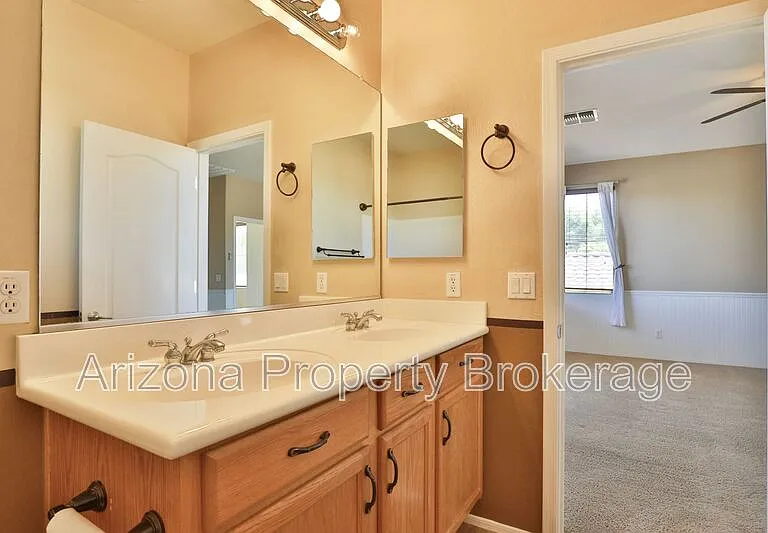 875 S Porter St — Photo 26