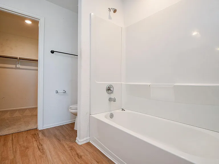 1460 Twilight Green Dr — Photo 12