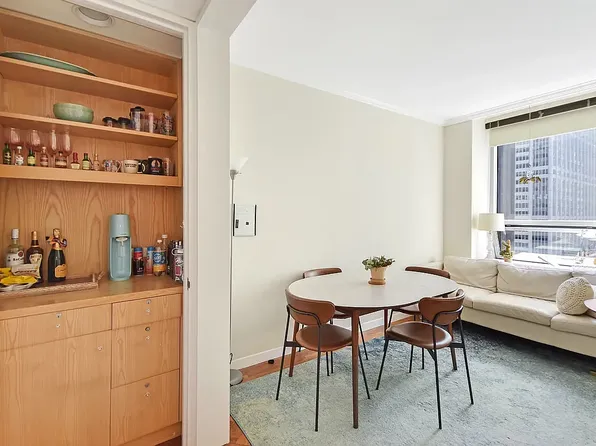 15 W 53rd St #17K, New York, NY 10019