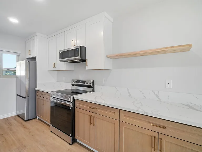 Cambridge Apartments — Photo 11