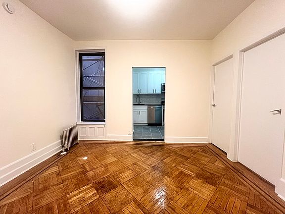 2nd image of 125 Washington Pl APT 3B
