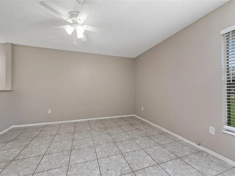 140 Lakepointe Cir — Photo 14