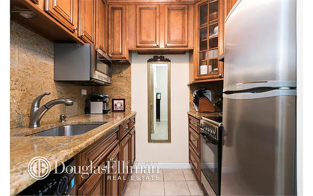 Rented by Douglas Elliman | media 14