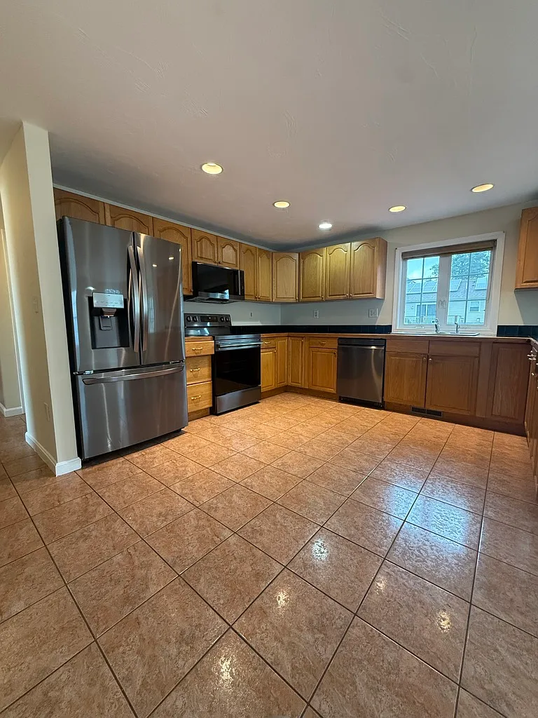 7 Chequeset Road - 1 — Photo 2