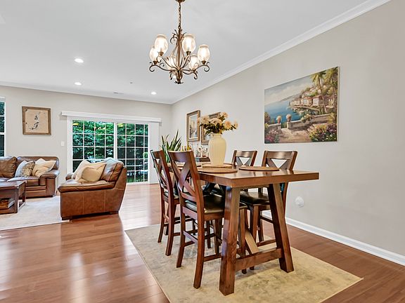 3rd image of 116 Rock Creek Dr