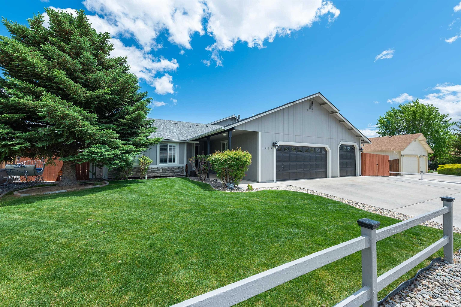 1070 Spoonbill Dr photo 1