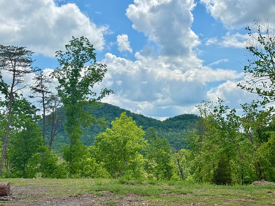 1st image of 5 Woodland Ests