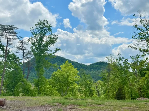 5 Woodland Ests, Irvine, KY 40336
