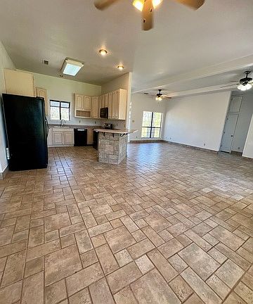 3rd image of 468 Weyrich Farms Rd
