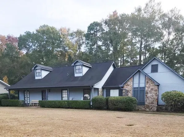 2109 Granada Dr, Dothan, AL 36303