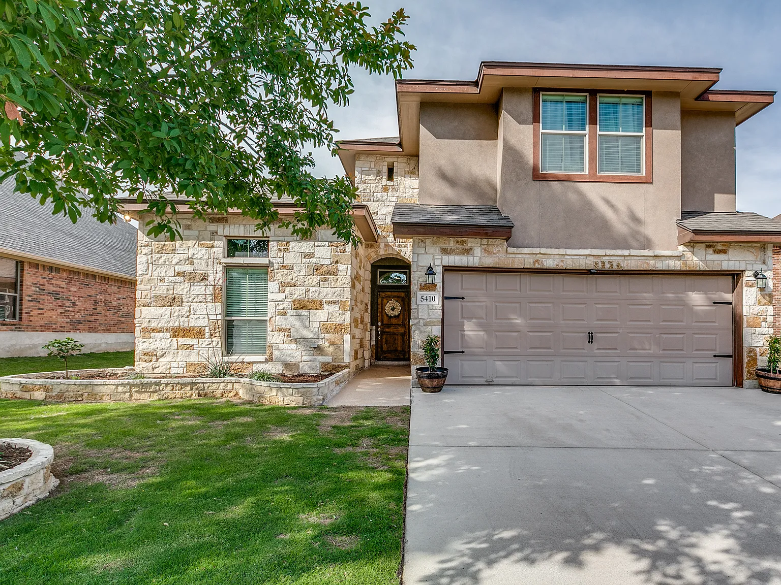 4 bed, 2317 sqft, $2,450 — Photo 3