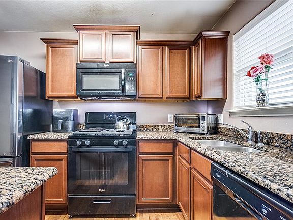 3rd image of 2024 Gardenia Dr