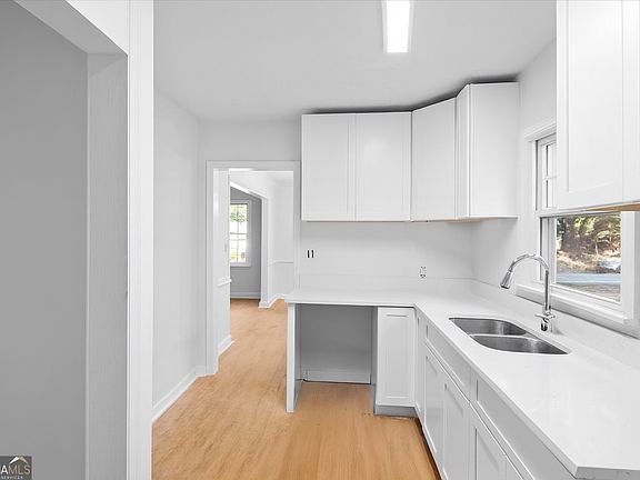 4th image of 1347 Westmont Rd SW