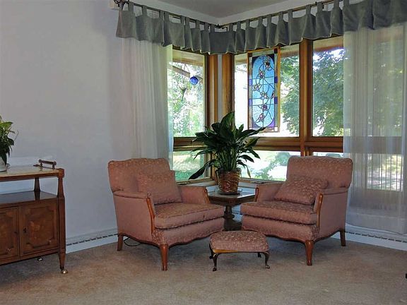 5th image of 1801 Hollyhock Dr