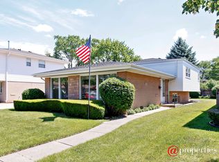 2133 Plainfield Dr, Des Plaines, IL 60018