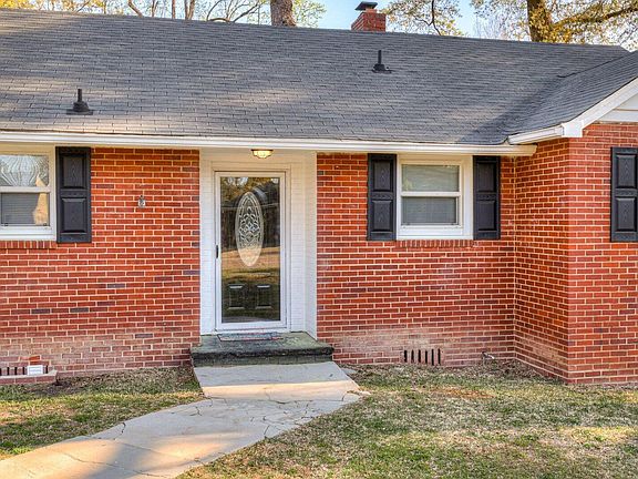 4th image of 2723 Lakewood Drive