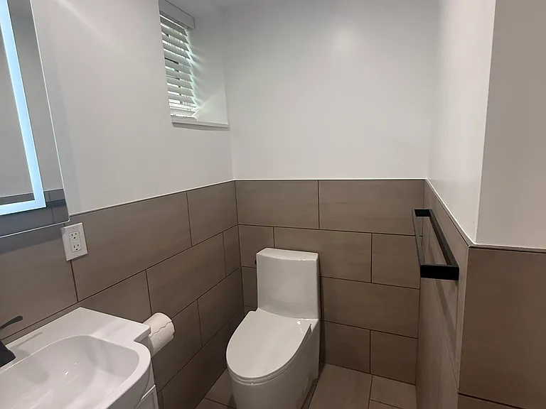 2240 Hering Ave — Photo 4