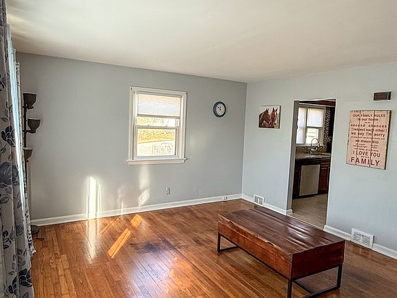 4th image of 711 E Belmar Ave #1