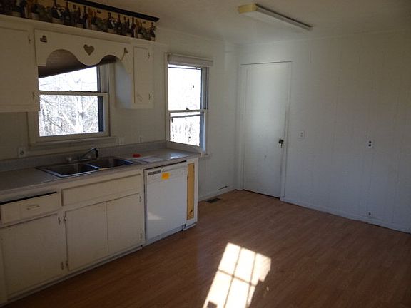 4th image of 159 Poplar Grove Ln