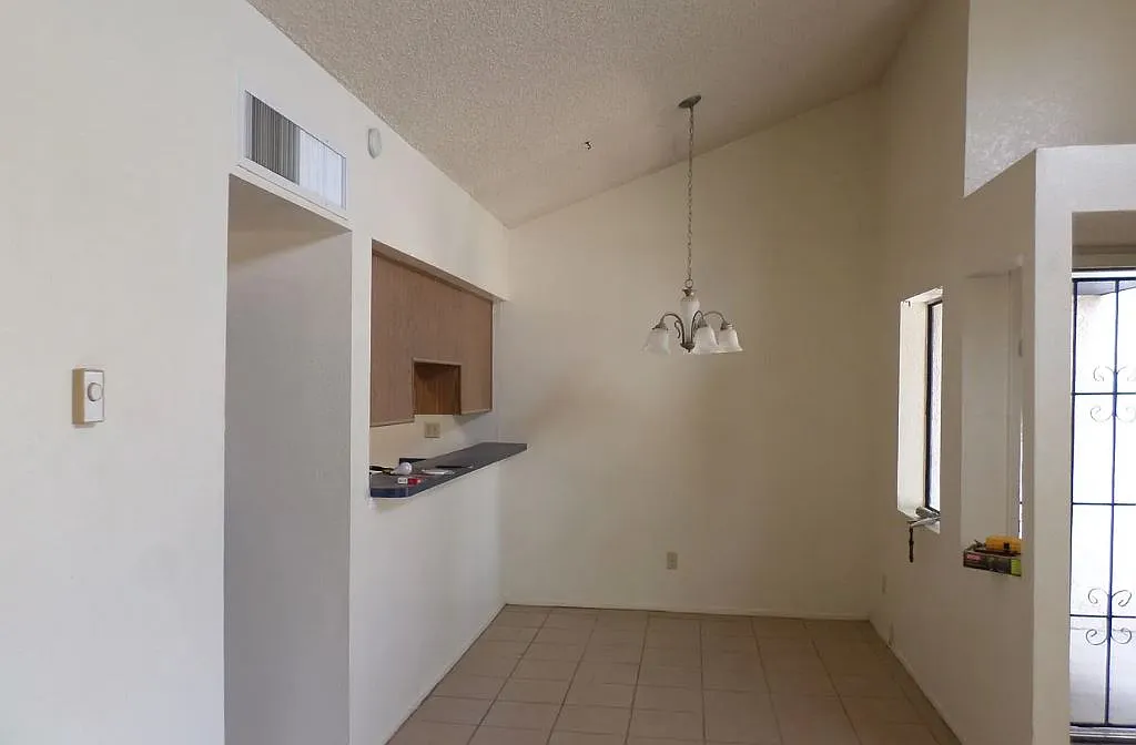 2 bed, 800 sqft, $995 — Photo 3