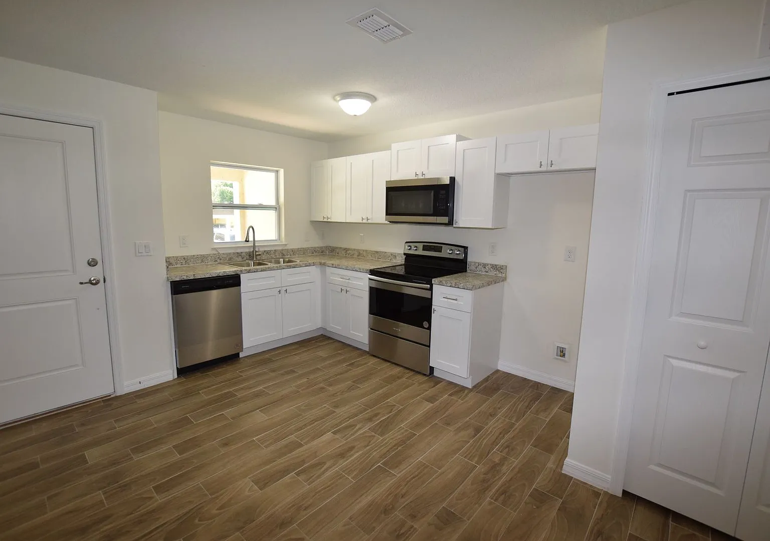 3 Bedroom, 2 Bath Duplex For Rent at 2318 W Cannon Ter NW #B , Fl. 33881 — Photo 3