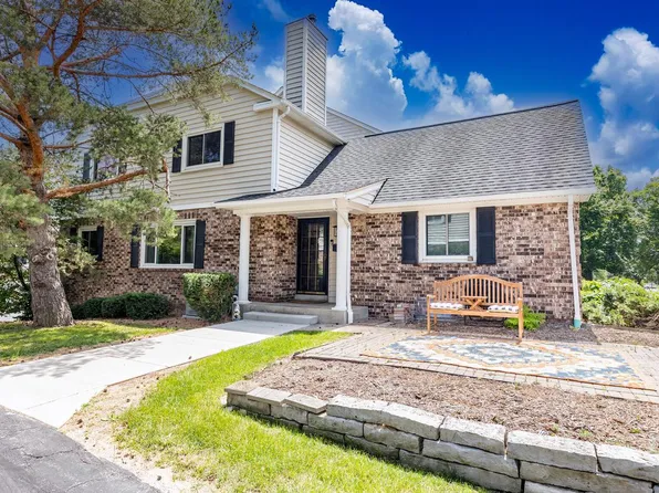 1118 Pilgrim PARKWAY, Elm Grove, WI 53122