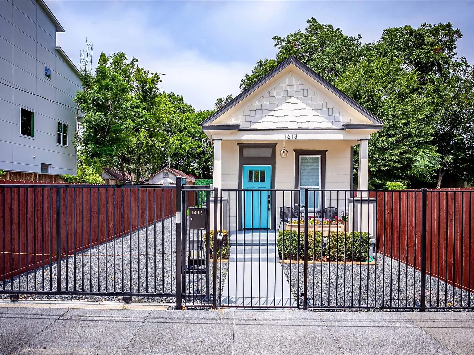 2 bed, 1.0 bath, 772 sqft, $3,500 — Photo 2
