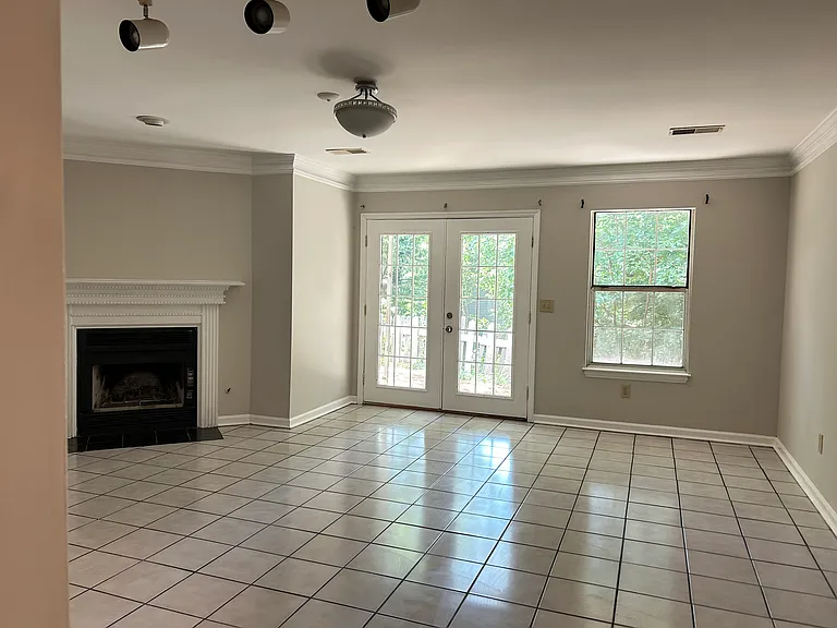 685 Coventry Township Ln — Photo 6