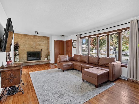 5th image of 1822 35th St NW