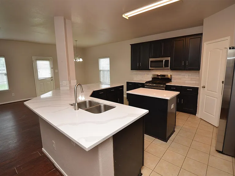 2707 Roaring Oaks Ln — Photo 12