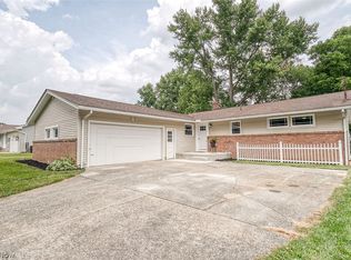 92 Robin Hood Dr, Youngstown, OH