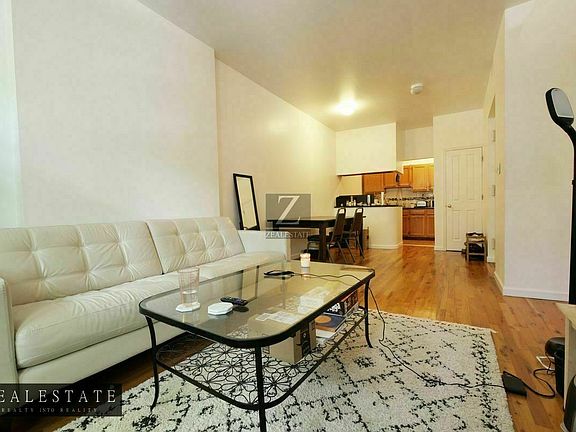 3rd image of 428 Park Pl APT 2A