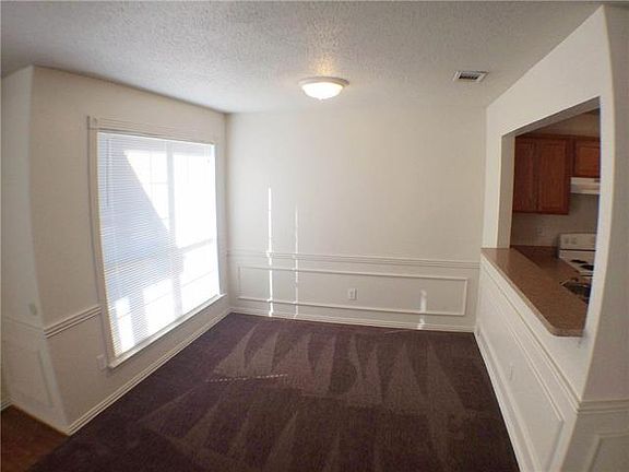 5th image of 515 E North St