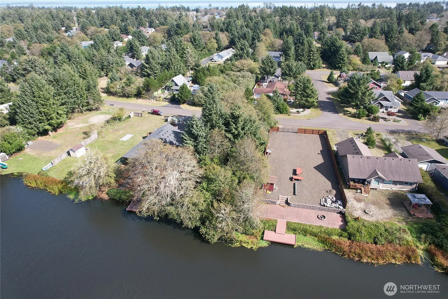 697 Island Circle SE photo 1