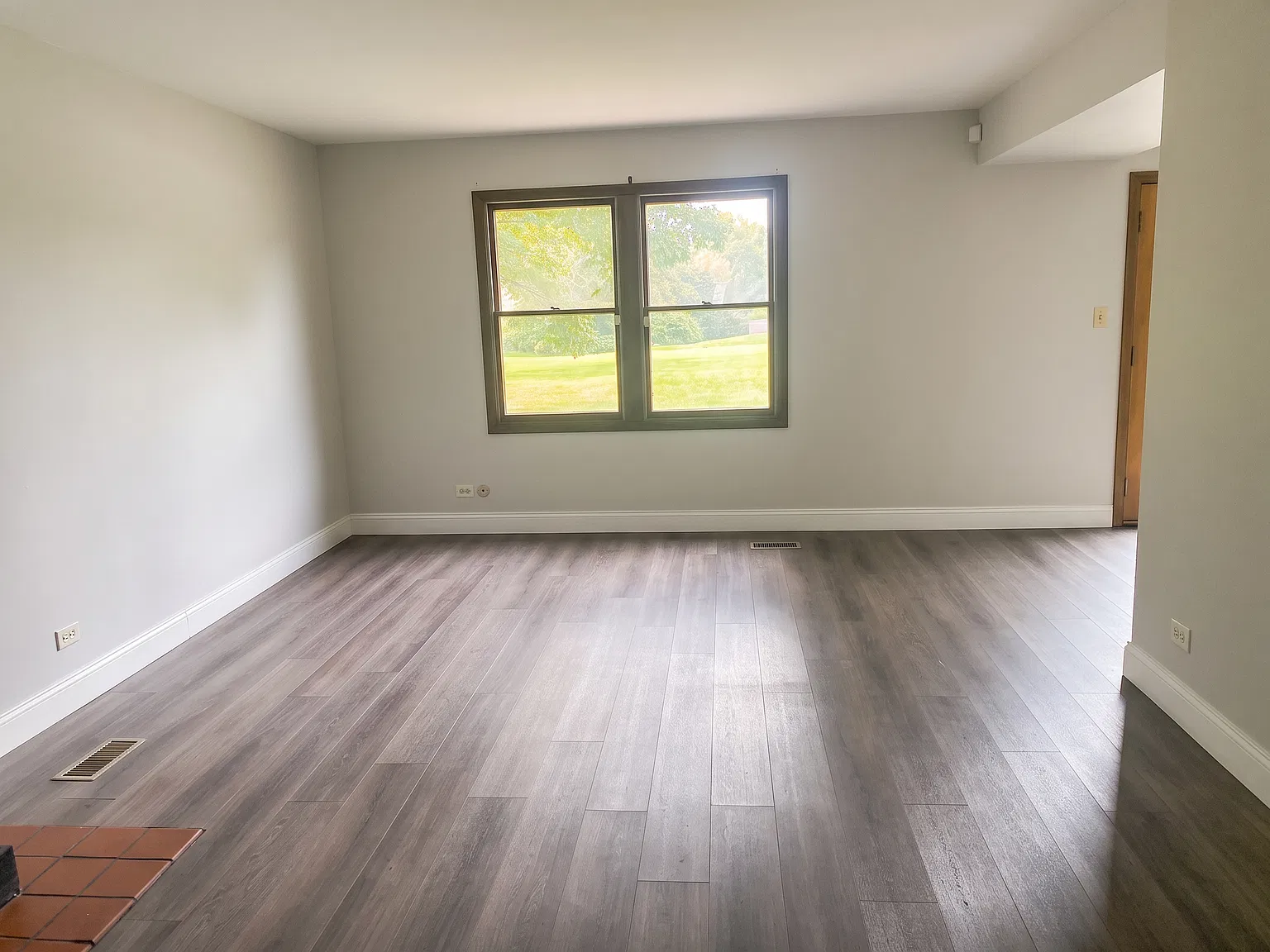 3 bed, 1329 sqft, $2,500 — Photo 3