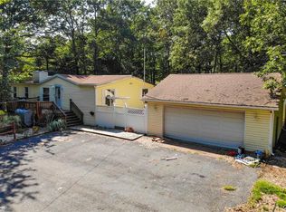 4239 E Pine Ridge Dr, Bushkill, PA 18324