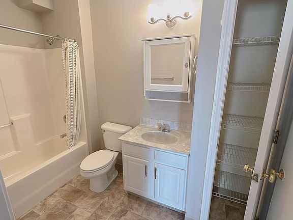 5th image of 18 Harbor Ave APT 312
